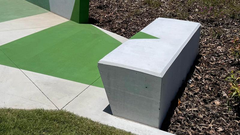 LIM_seats_pic_seating wall_1.jpg