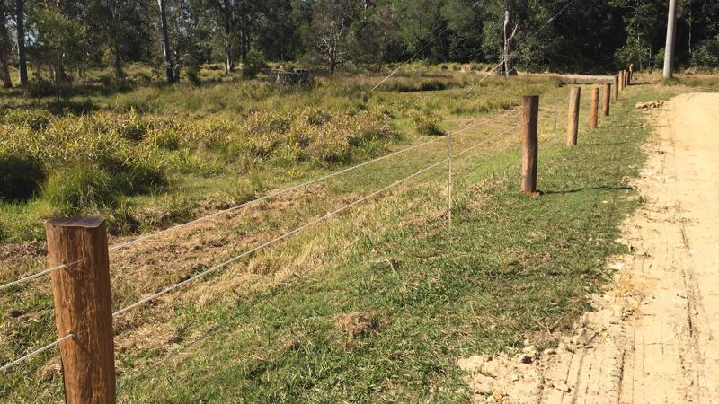 LIM_fence&gates_fig_fauna friendly fences2.jpg