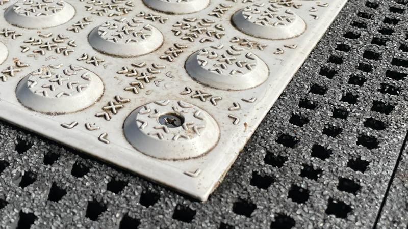 LIM_tactiles_pic_tactiles_fixing method.jpg