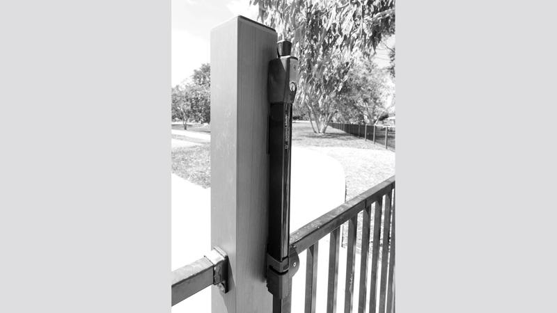 LIM_fence_gates_play ped gate lock1.jpg